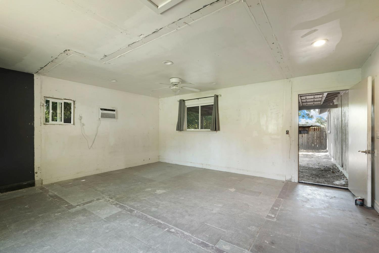 5407 Butler Road Penryn, CA 95663 - Photo 50 of 69 an empty room with a bathroom