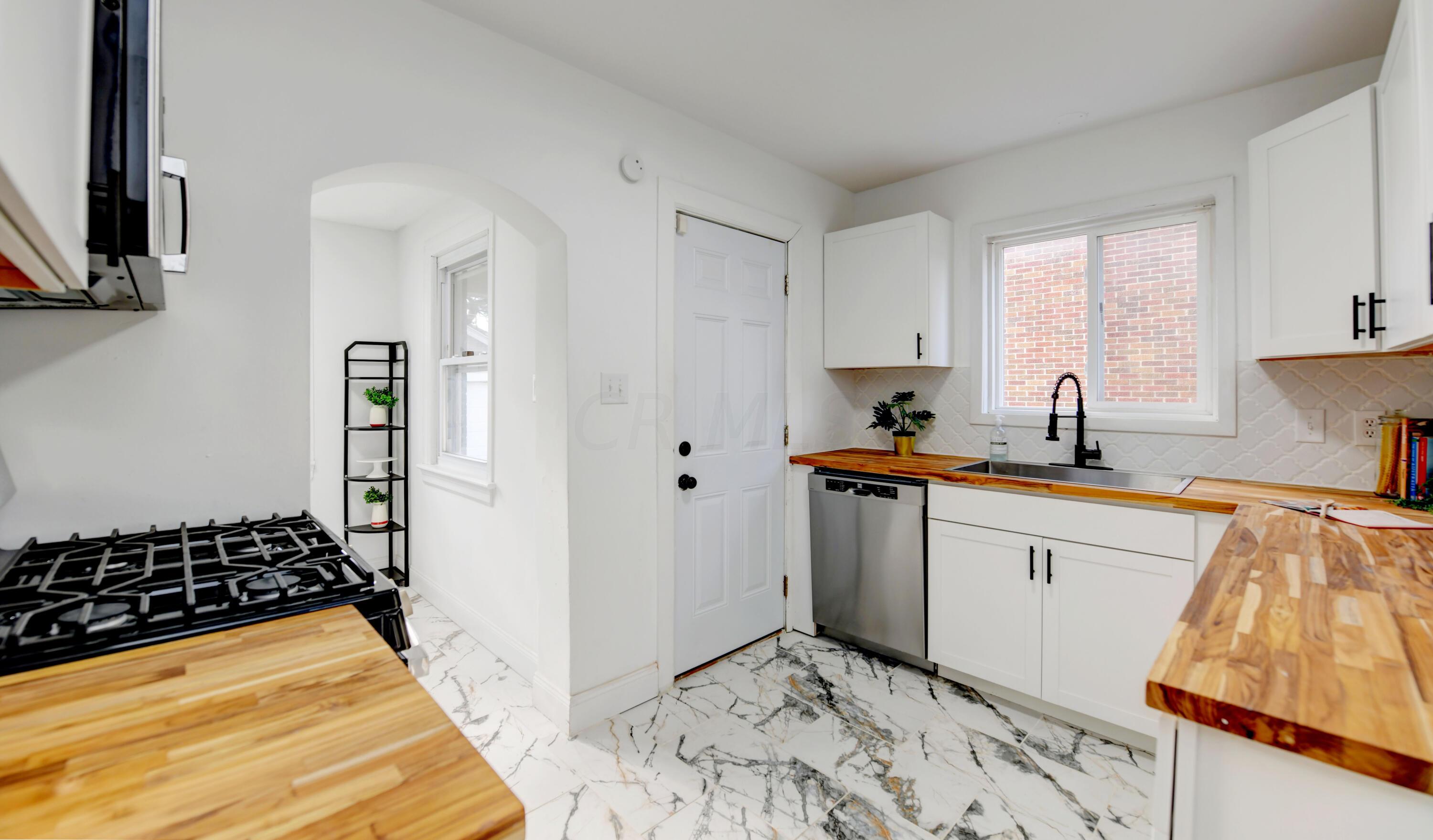 1069 Berkeley Road Columbus, OH 43206 - Photo 21 of 42 Kitchen