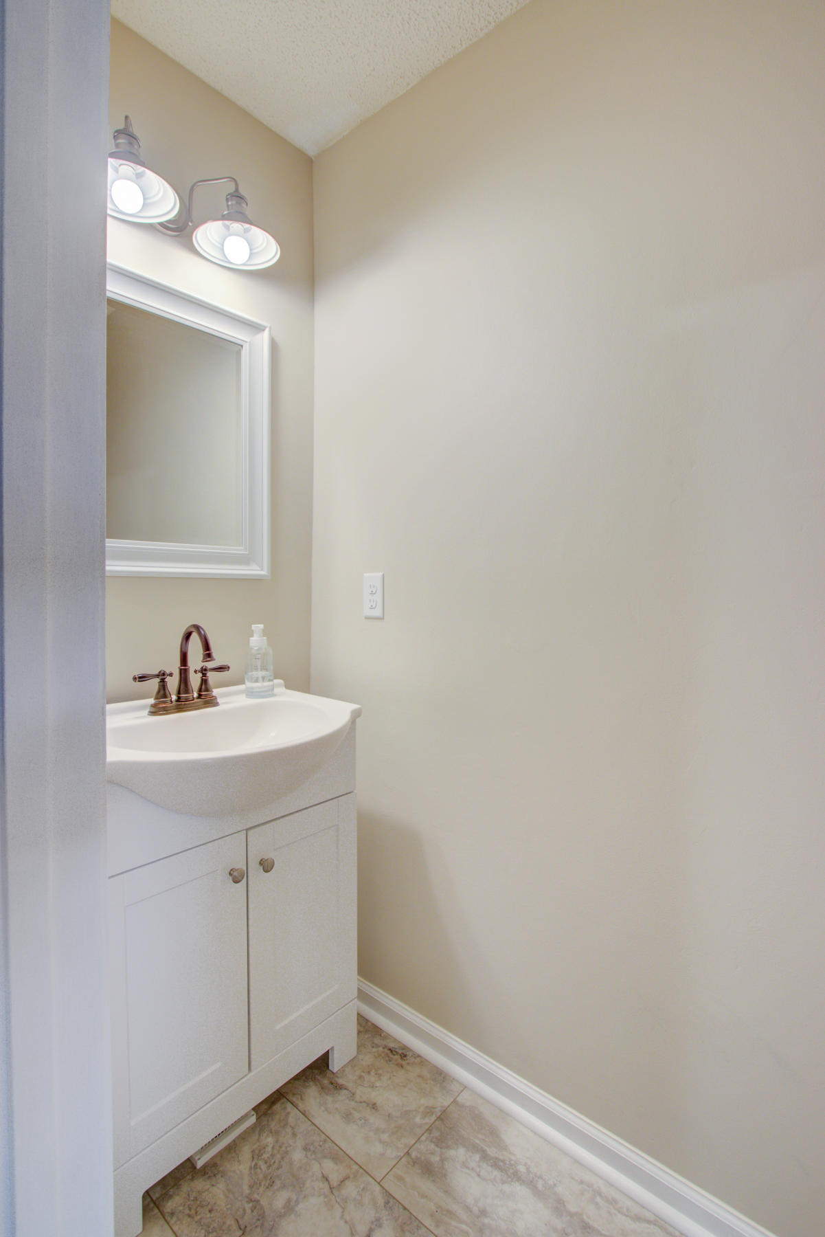 151 Winding Rock Road Goose Creek, SC 29445 - Photo 14 of 33 151 Winding Rock Rd, Goose Creek SC (21)