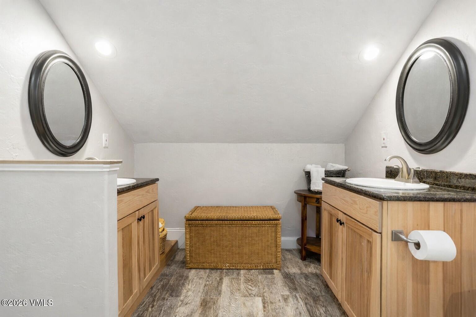 3971 Big Horn Road, Unit 7I Vail, CO 81657 - Photo 23 of 41 Second bedroom bath