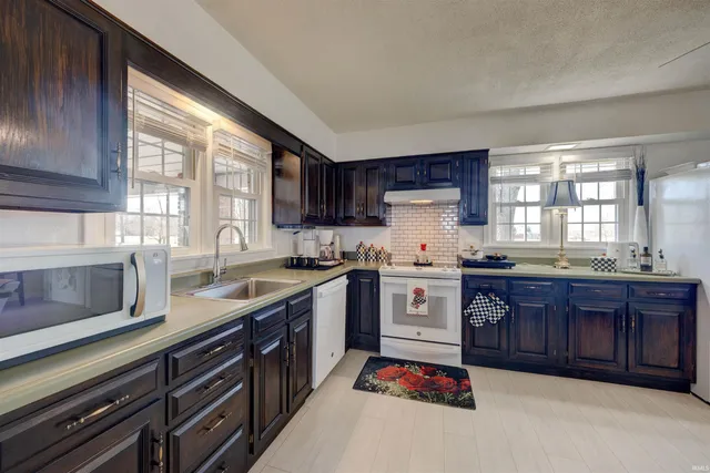 $570,000 | 1235 Timber Ridge Drive, Huntingburg, IN 47542