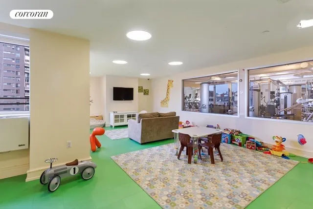 $2,100,000 | 1280 5th Avenue, Unit 20F | Upper Carnegie Hill