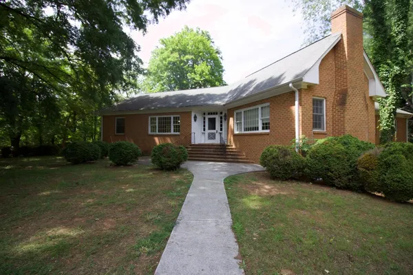 $2,920 | 1502 Electric Road Southwest, Roanoke, VA 24018