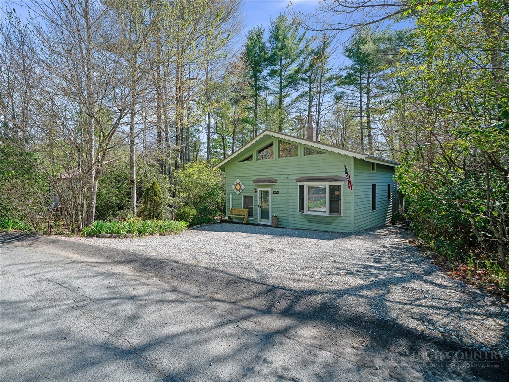 253 Black Pine Road Newland, NC 28657 - Photo 7 of 28
