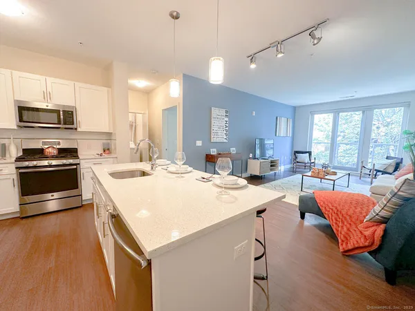 $3,346 | 111 B Morgan Street, Unit 216, Stamford, CT 06905