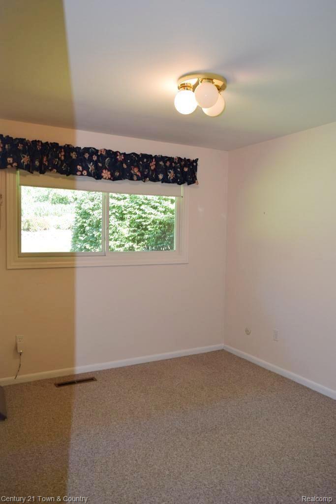 933 North Reading Road Bloomfield Hills, MI 48304 - Photo 17 of 30 Bedroom 1.jpg