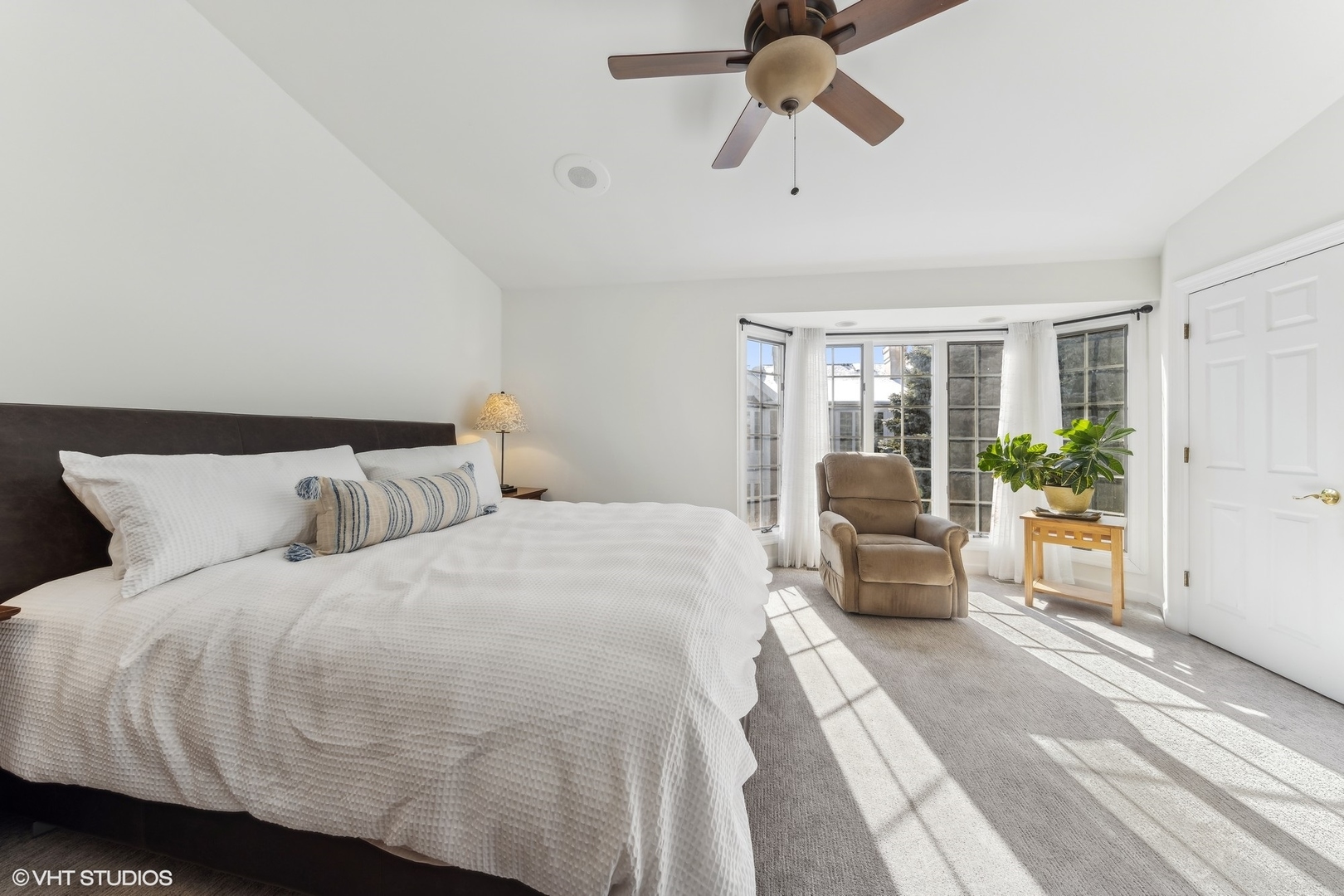 731 South Racine Avenue, Unit B Chicago, IL 60607 - Photo 16 of 29 a bedroom with a large bed and a chandelier fan