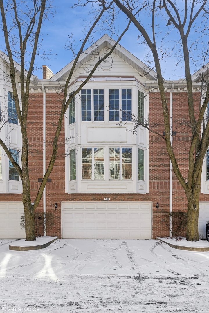 731 South Racine Avenue, Unit B Chicago, IL 60607 - Photo 24 of 29 a front view of a house with a yard