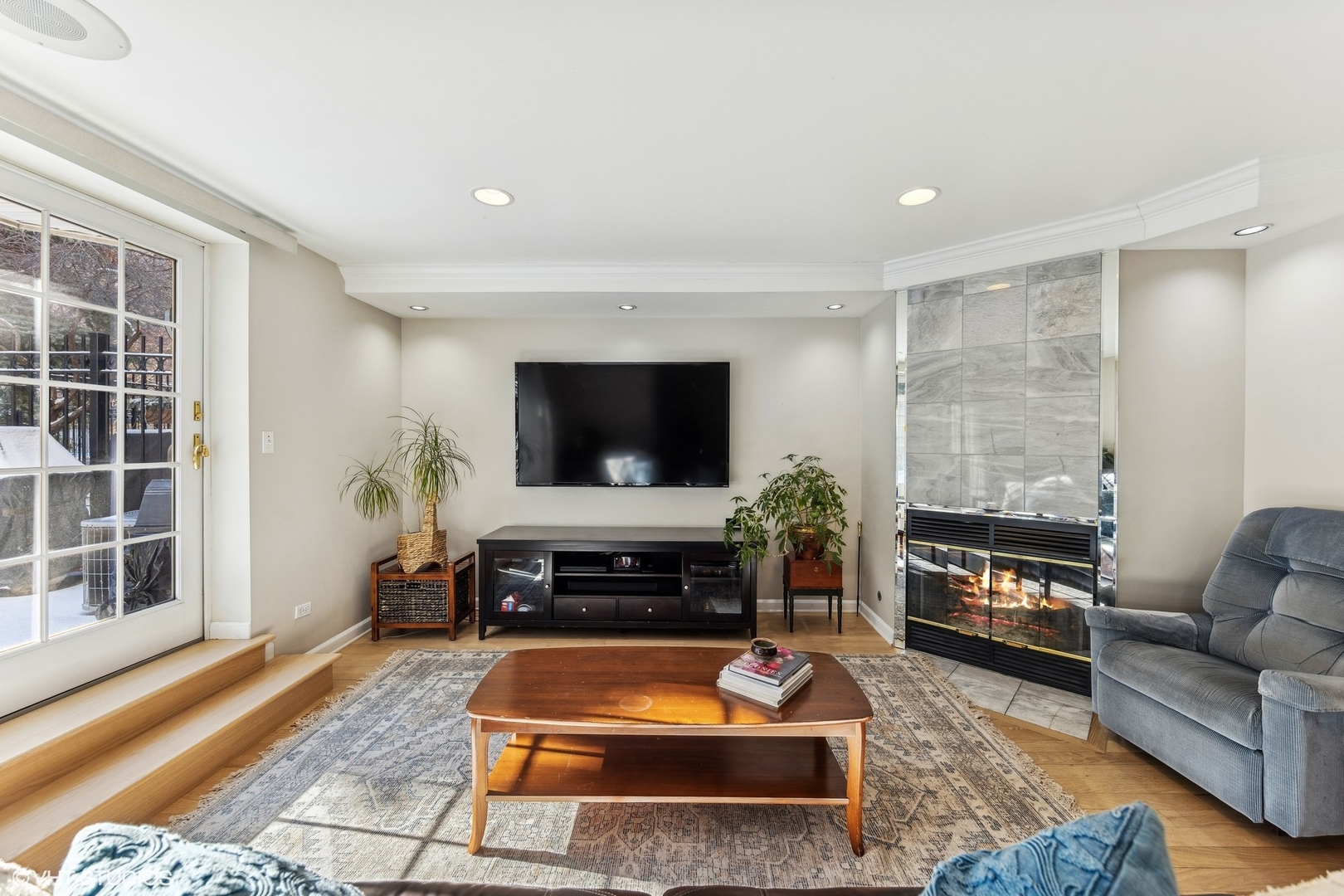 731 South Racine Avenue, Unit B Chicago, IL 60607 - Photo 4 of 29 a living room with furniture and a flat screen tv