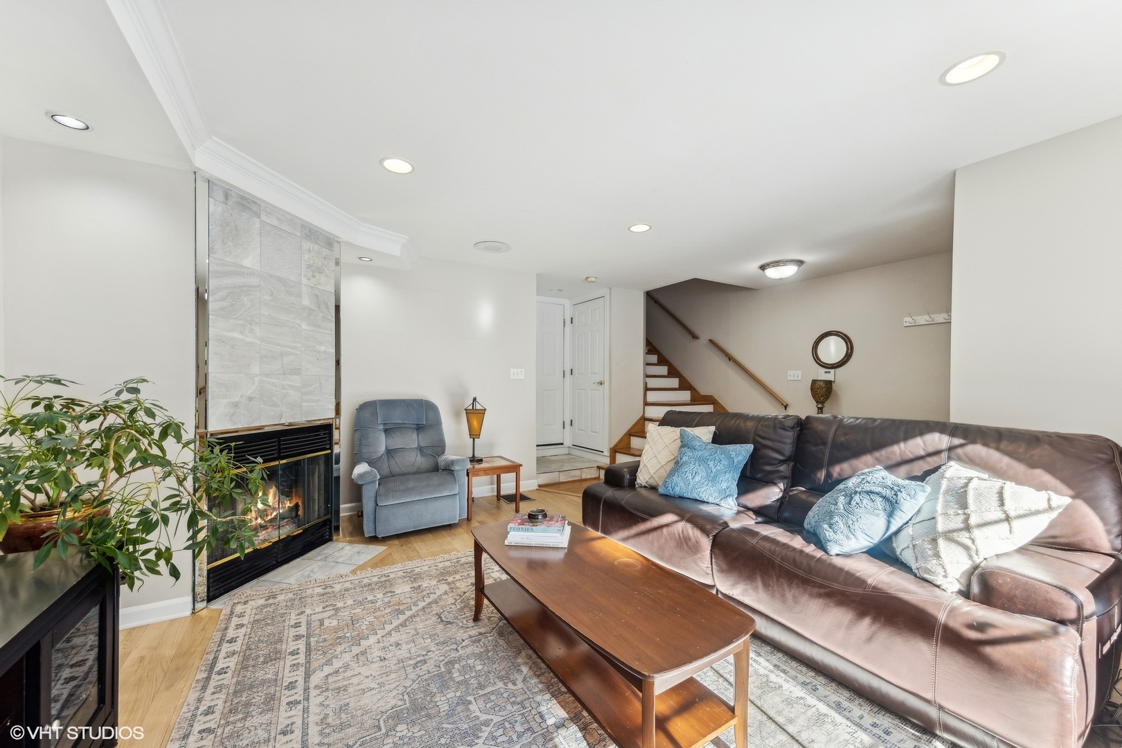 731 South Racine Avenue, Unit B Chicago, IL 60607 - Photo 5 of 29 a living room with furniture