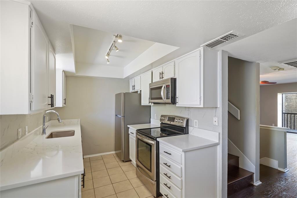 4523 North O'Connor Road, Unit 1177 Irving, TX 75062 - Photo 20 of 31 a kitchen with stainless steel appliances granite countertop a sink stove and refrigerator