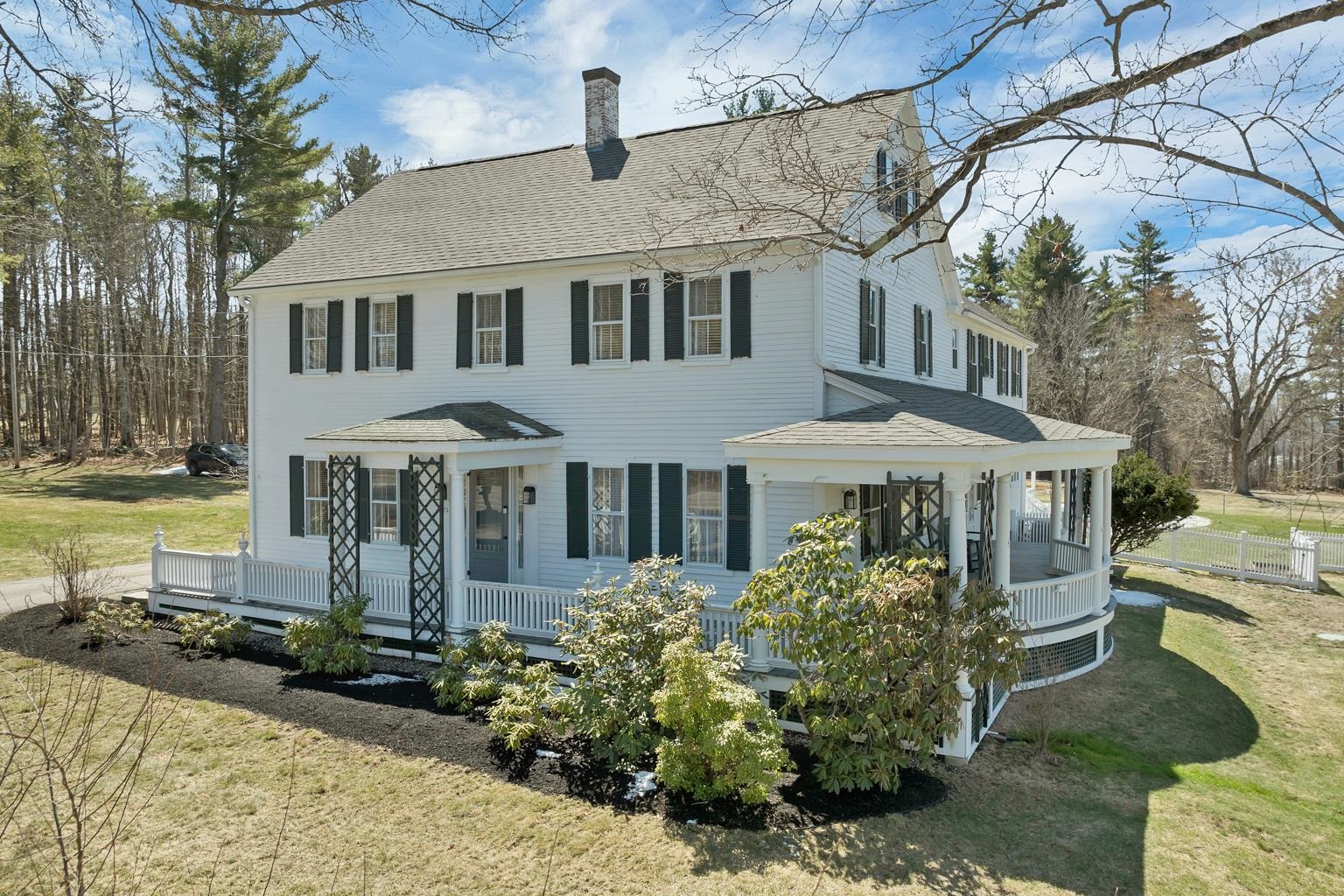 375 South Main Street Wolfeboro, NH 03894 - Photo 1 of 60