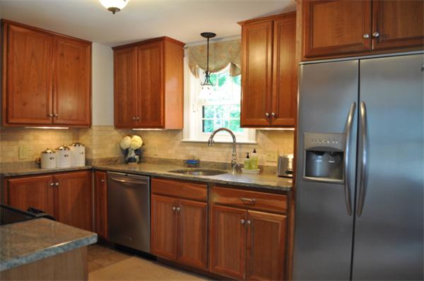 4 Bellevue Road Wakefield, MA 01880 - Photo 3 of 26 Gallery Image 3