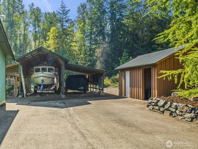 a wooden bench sitting in front of a building