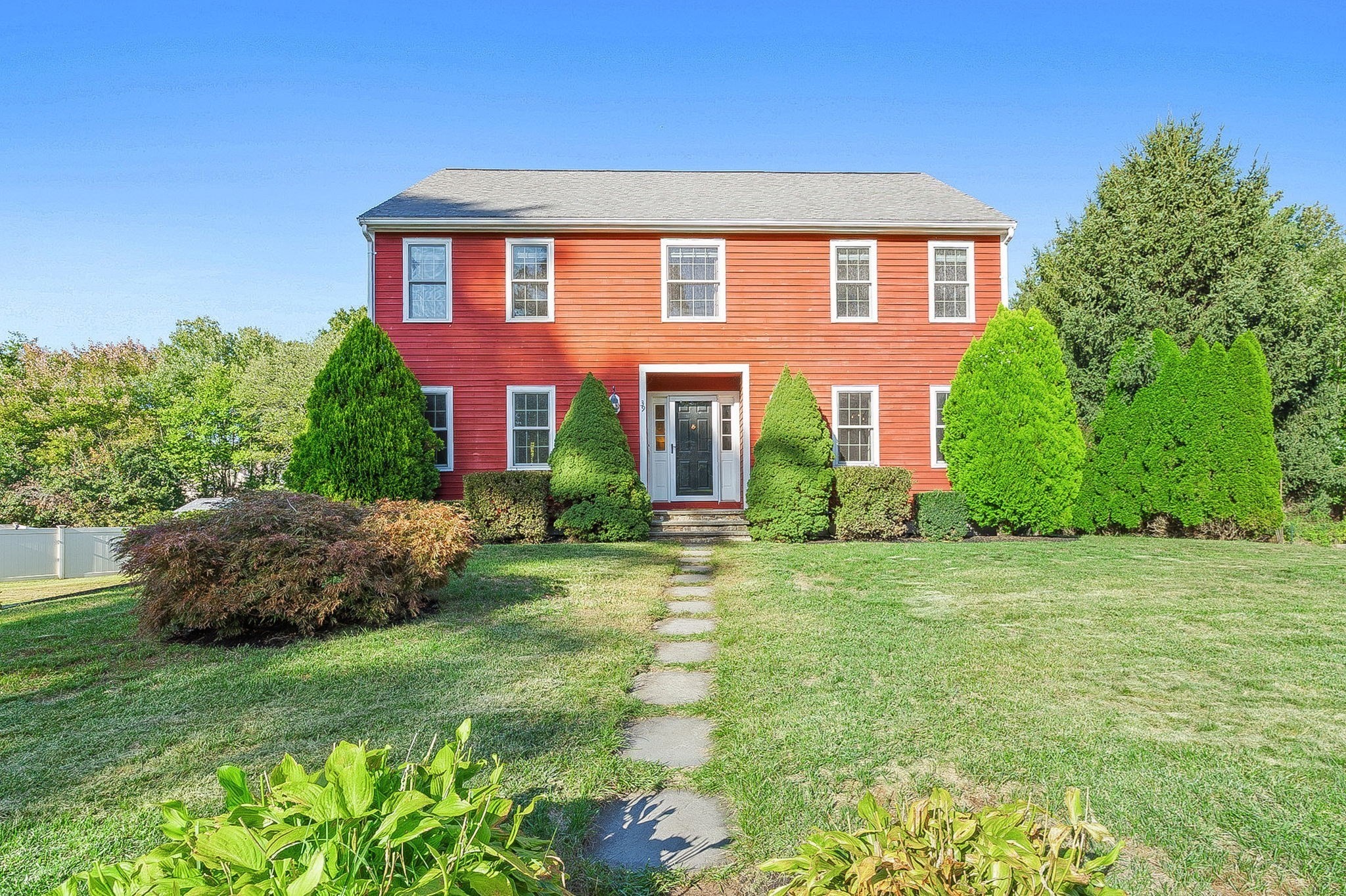 39 Harriman Road Hudson, MA 01749 - Photo 1 of 31 Gallery Image 1