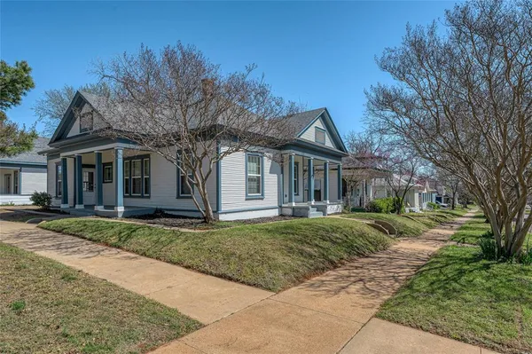 $1,700 | 1231 West Main Street, Denison, TX 75020