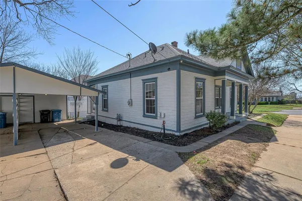 $1,700 | 1231 West Main Street, Denison, TX 75020