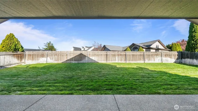 a view of front of house with a yard