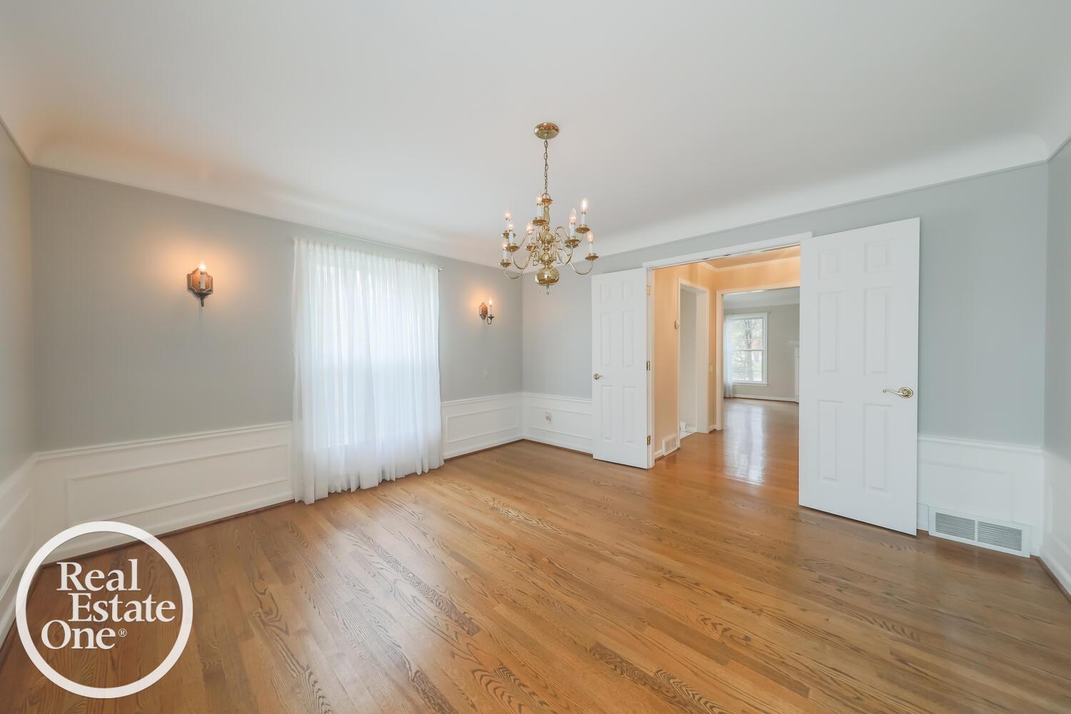 516 Thorntree Road Grosse Pointe Woods, MI 48236 - Photo 10 of 28