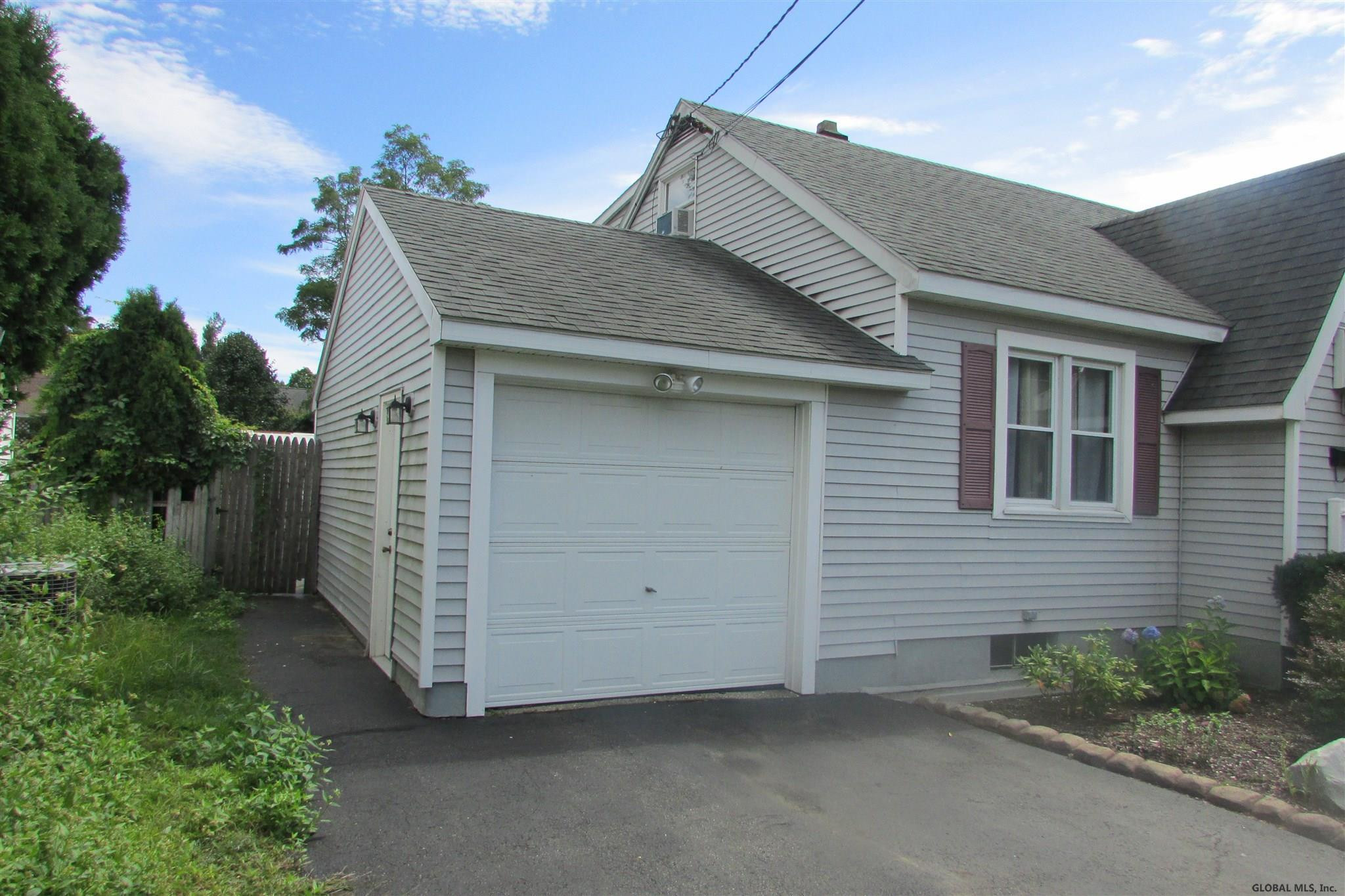 312 Kings Road Schenectady, NY 12304 - Photo 3 of 39 Photo 3