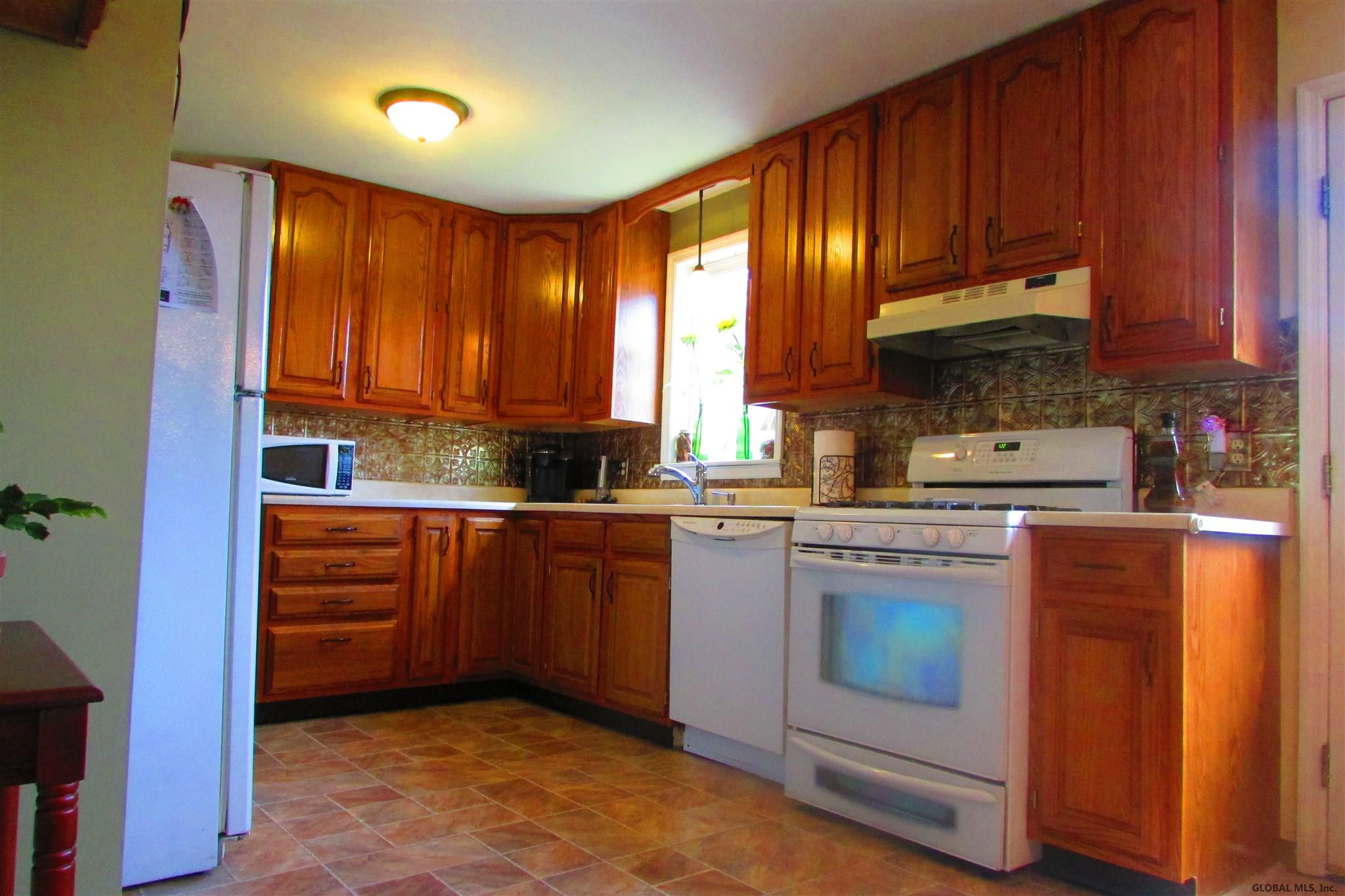 312 Kings Road Schenectady, NY 12304 - Photo 9 of 39 Photo 9
