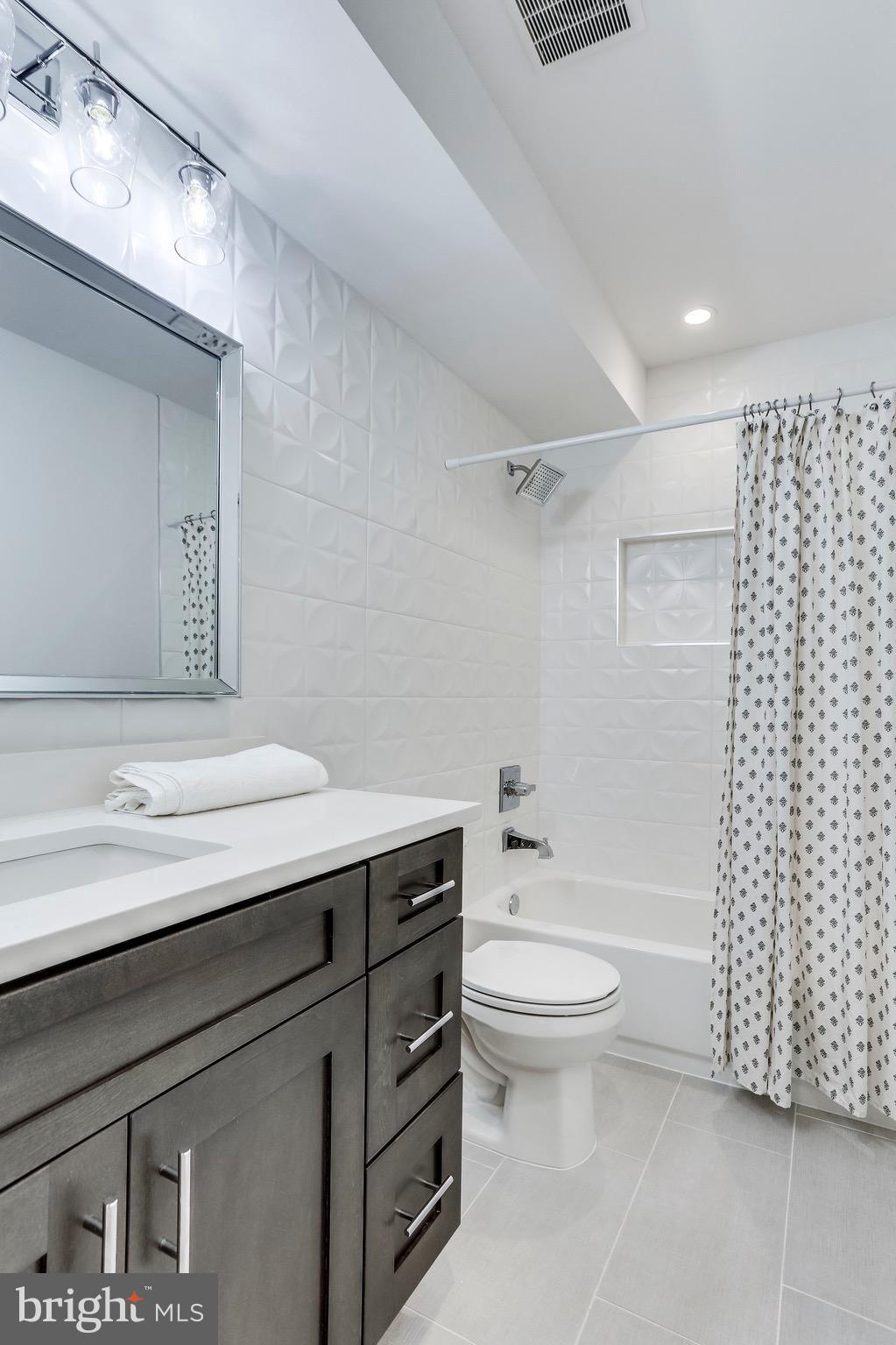 53 R Street Northeast, Unit 1 Washington, DC 20002 - Photo 21 of 26 Bath (Master)