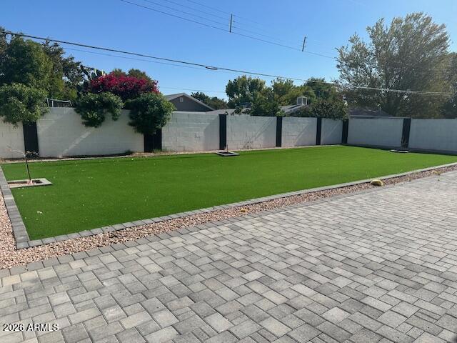 6729 North 13th Street Phoenix, AZ 85014 - Photo 28 of 28 a view of a garden with a building in the background