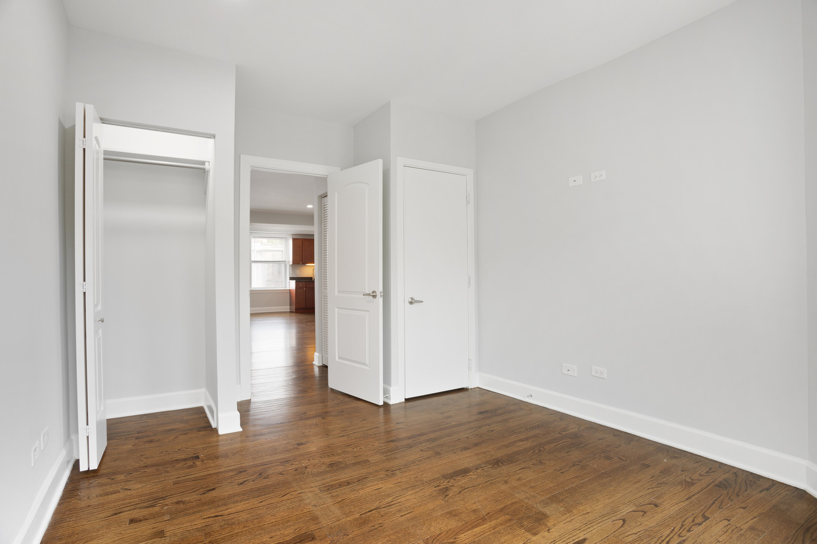 7728 North Ashland Avenue, Unit D2 Chicago, IL 60626 - Photo 8 of 9 a view of empty room with wooden floor