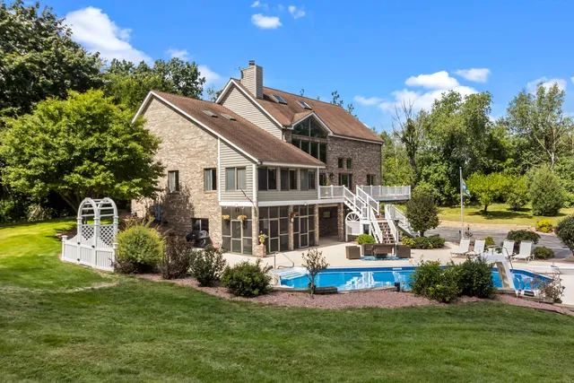 $1,395,000 | W2172 Country Club Lane, East Troy, WI 53120