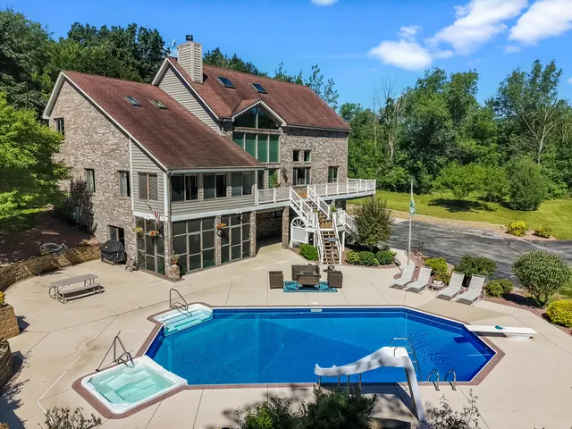 $1,395,000 | W2172 Country Club Lane, East Troy, WI 53120