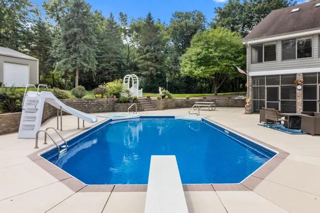 $1,395,000 | W2172 Country Club Lane, East Troy, WI 53120