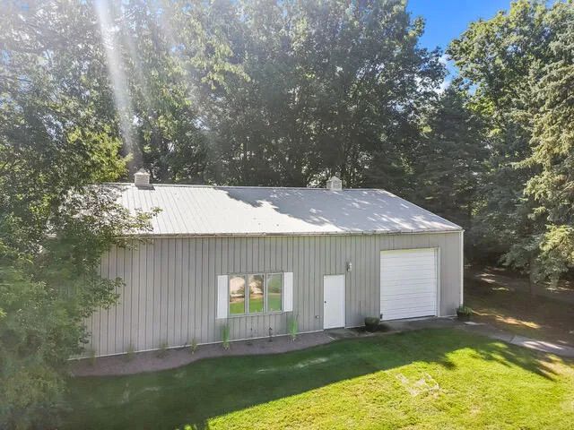 $1,395,000 | W2172 Country Club Lane, East Troy, WI 53120