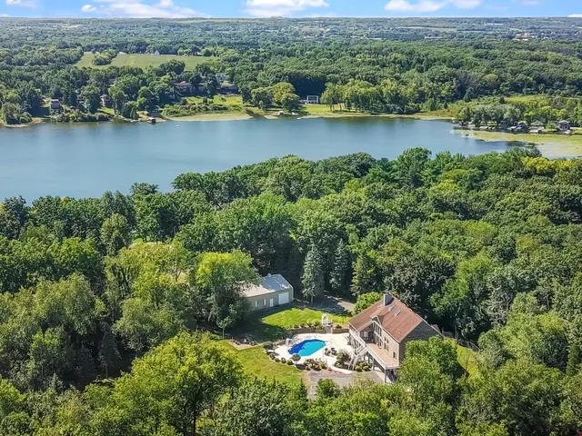 $1,395,000 | W2172 Country Club Lane, East Troy, WI 53120