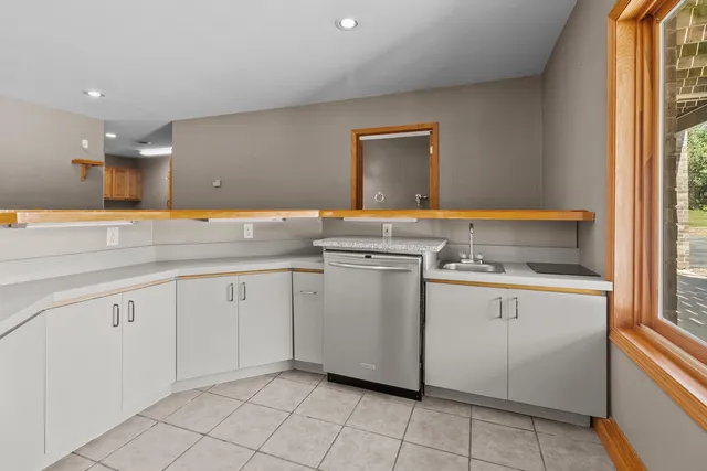 $1,395,000 | W2172 Country Club Lane, East Troy, WI 53120