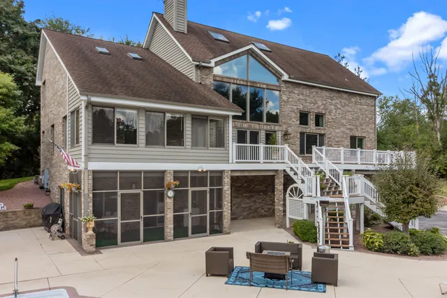 $1,395,000 | W2172 Country Club Lane, East Troy, WI 53120