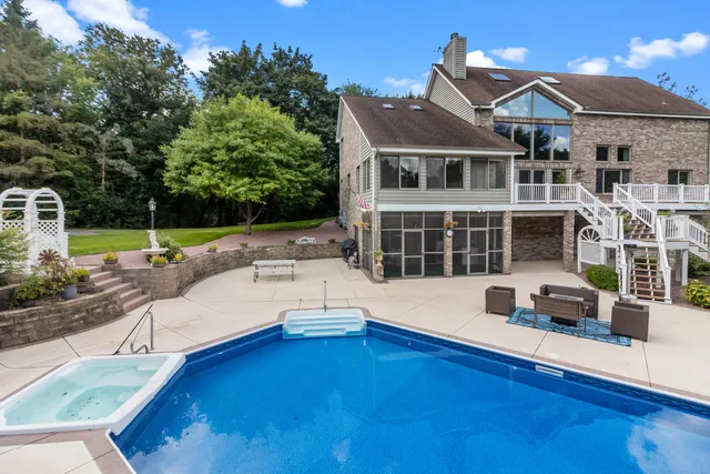 $1,395,000 | W2172 Country Club Lane, East Troy, WI 53120