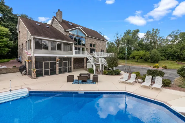 $1,395,000 | W2172 Country Club Lane, East Troy, WI 53120