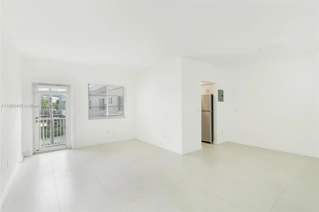 $1,950 | 6930 Rue Versailles Drive, Unit 24, Miami Beach, FL 33141