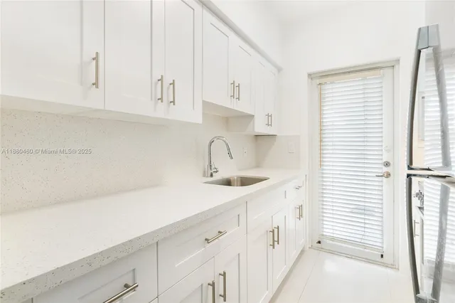 $1,950 | 6930 Rue Versailles Drive, Unit 24, Miami Beach, FL 33141