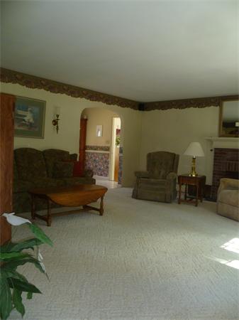 20 Siani Road Leicester, MA 01542 - Photo 11 of 23 a living room with furniture and a couch