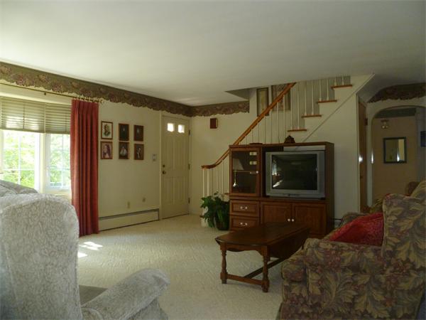 20 Siani Road Leicester, MA 01542 - Photo 13 of 23 a living room with furniture