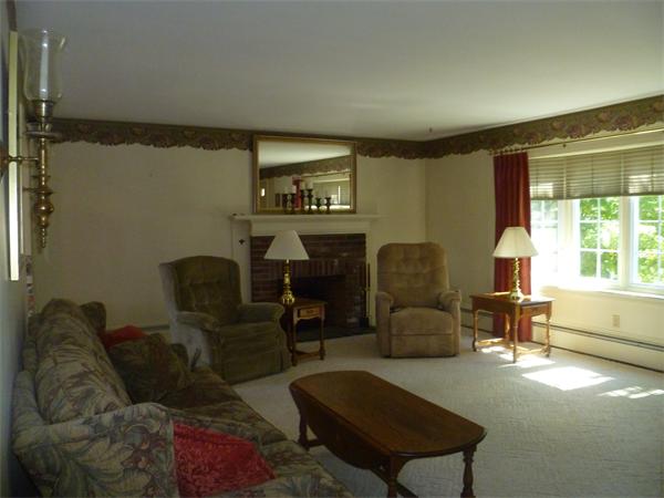20 Siani Road Leicester, MA 01542 - Photo 10 of 23 a living room with furniture and a window