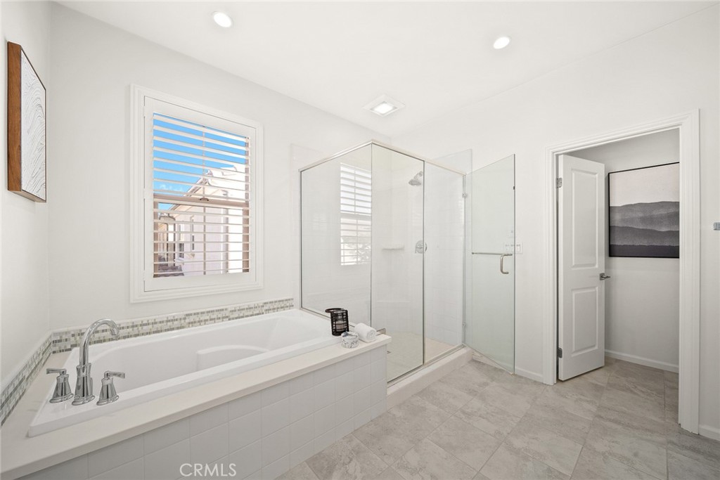 116 Gulfstream Irvine, CA 92620 - Photo 17 of 26 Master Bathroom