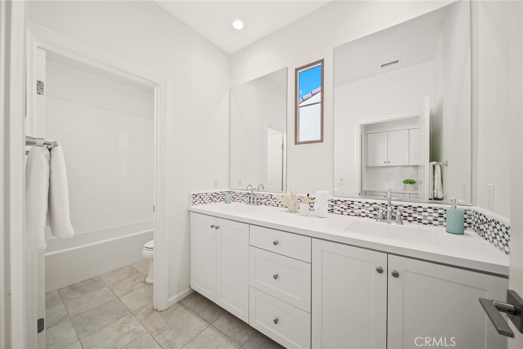 116 Gulfstream Irvine, CA 92620 - Photo 23 of 26 2nd Bathroom