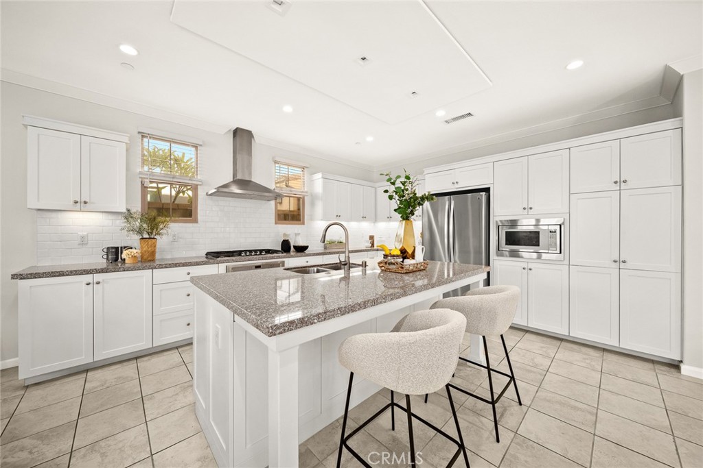 116 Gulfstream Irvine, CA 92620 - Photo 7 of 26 Kitchen