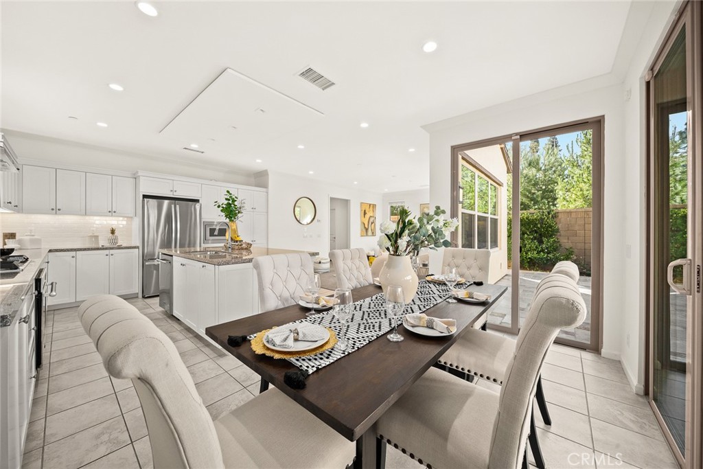 116 Gulfstream Irvine, CA 92620 - Photo 10 of 26 Dining Area