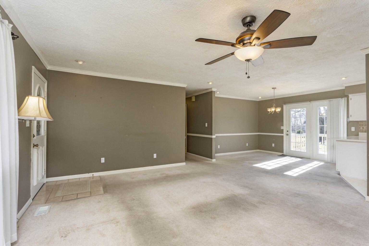 385 Troy Drive Dayton, TN 37321 - Photo 11 of 34 Living Room