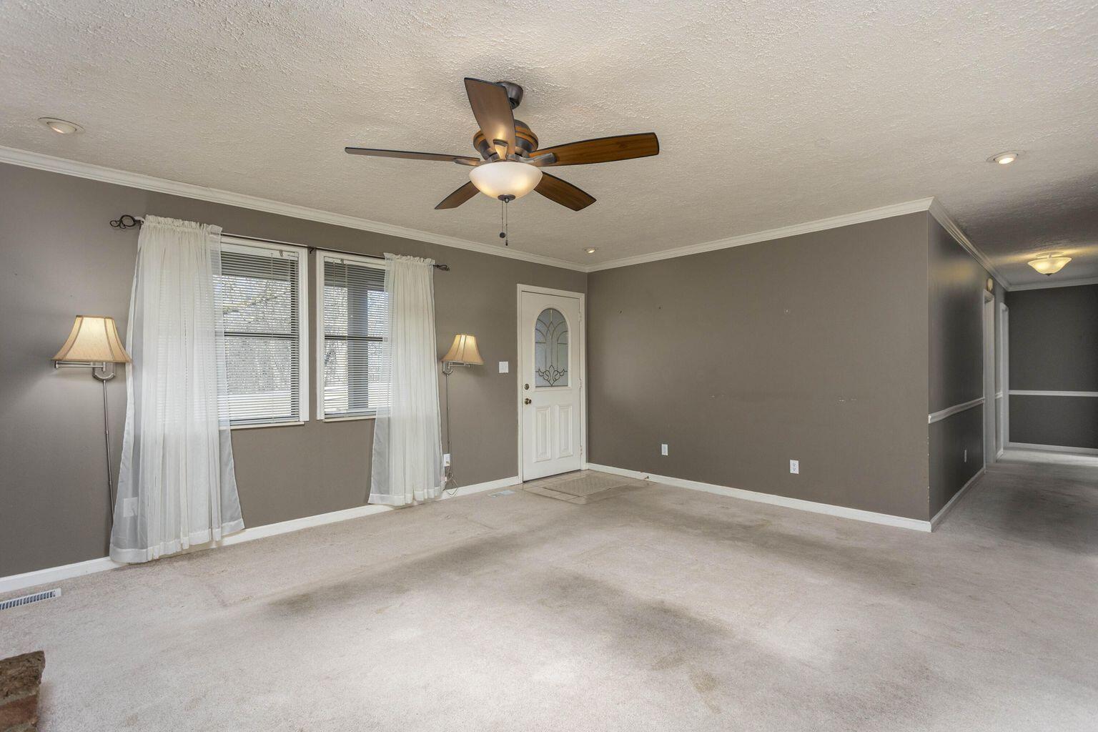 385 Troy Drive Dayton, TN 37321 - Photo 12 of 34 Living Room