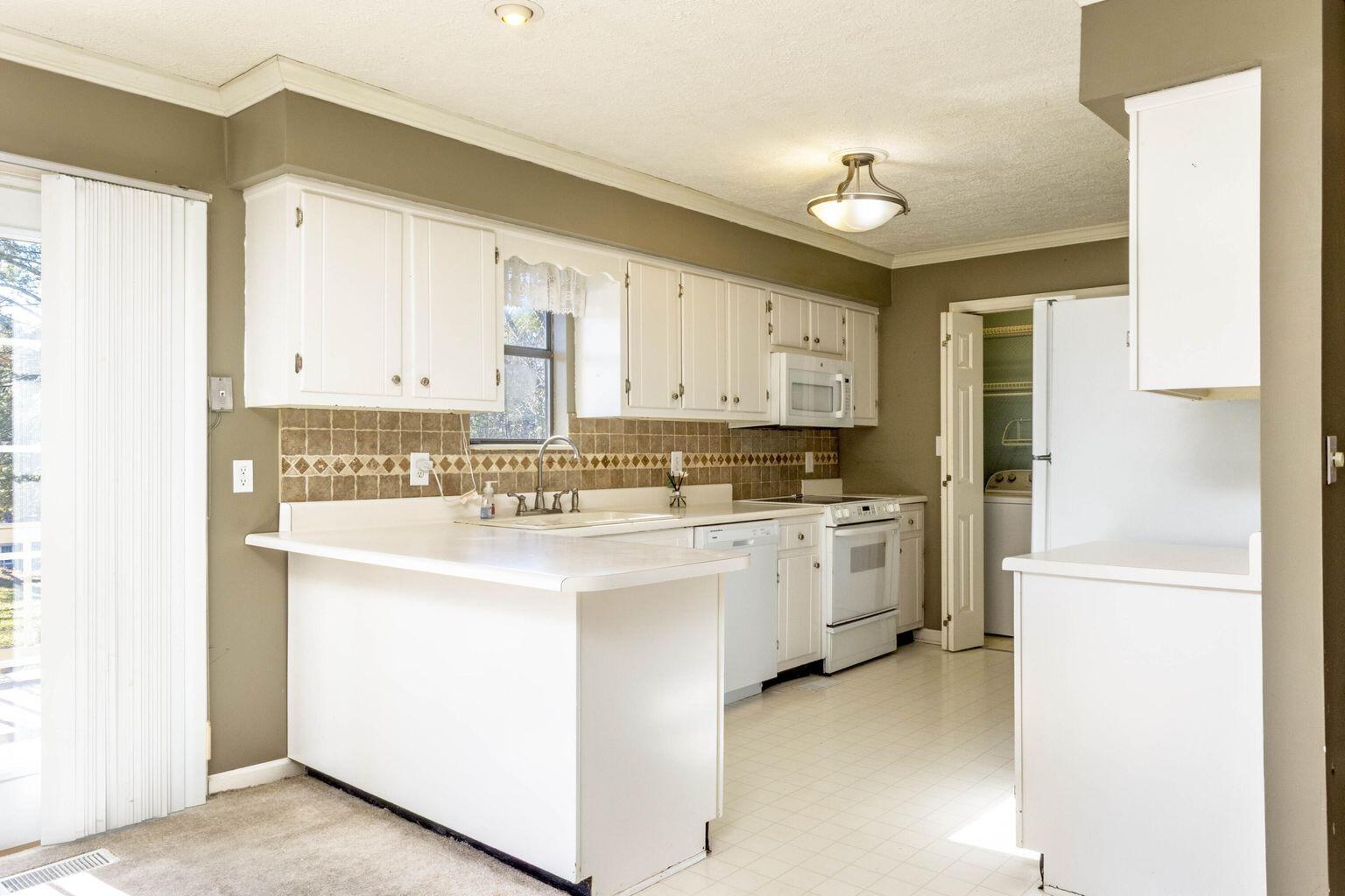 385 Troy Drive Dayton, TN 37321 - Photo 5 of 34 Kitchen