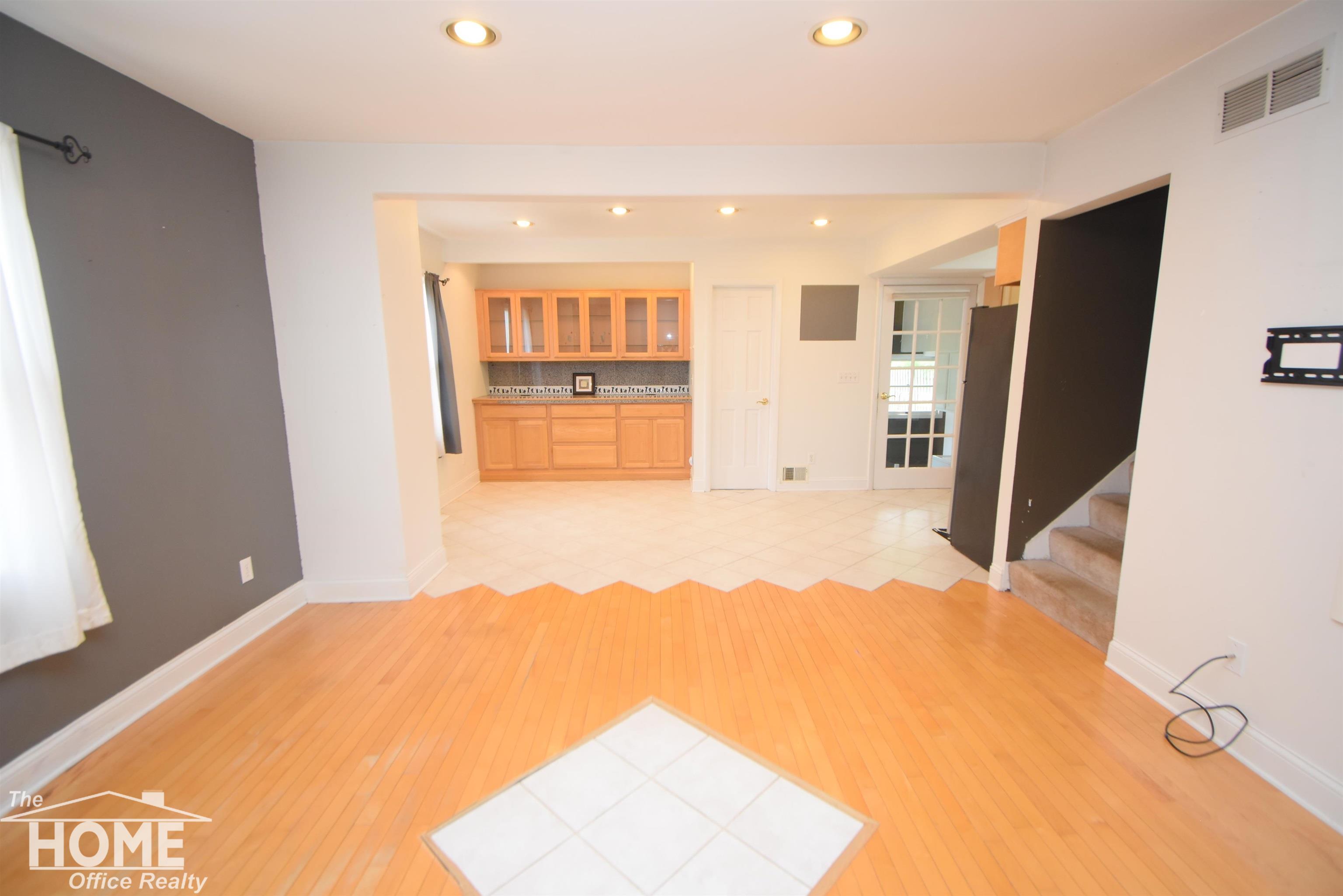 622 Keyte Street Owosso, MI 48867 - Photo 6 of 26 50116555-5.JPG